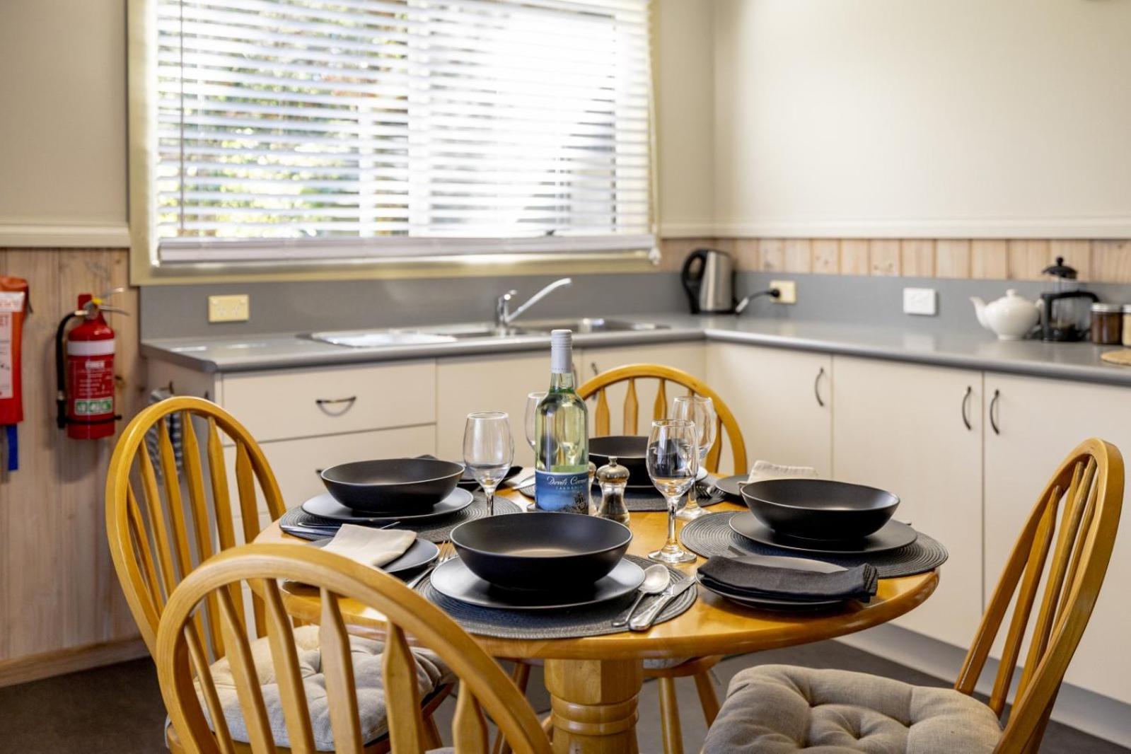 The Crays Accommodation Strahan Buitenkant foto