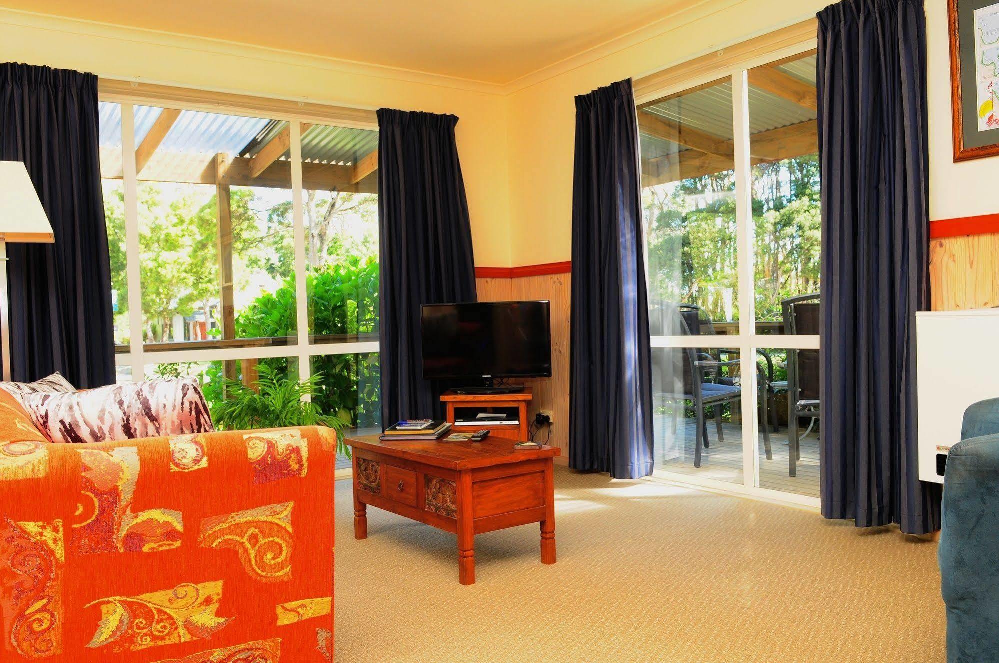 The Crays Accommodation Strahan Buitenkant foto