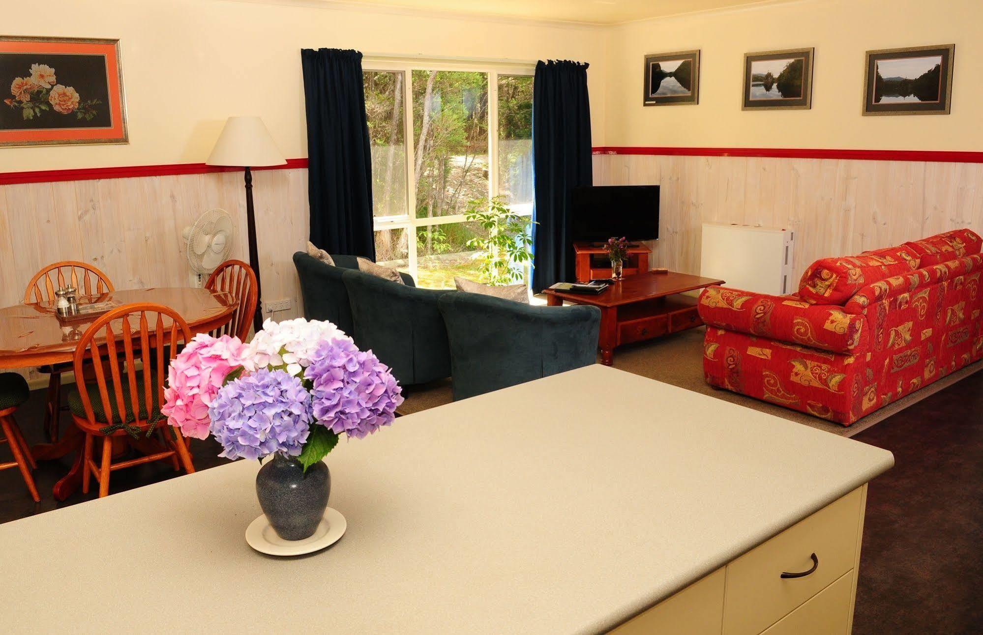 The Crays Accommodation Strahan Buitenkant foto