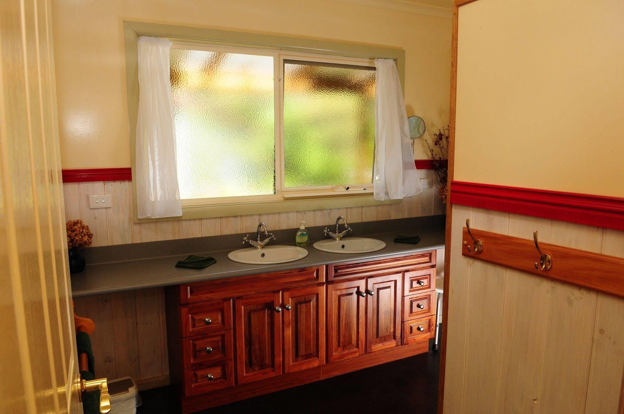 The Crays Accommodation Strahan Buitenkant foto